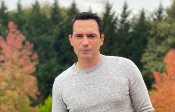 حجز الفنان التونسي ظافر العابدين مكانه في منافسات موسم دراما رمضان 2025 بمصر بعدما تعاقد على بطولة مسلسل جديد يعود به إلى الدراما المصرية بعد غياب دام 6 سنوات كاملة، انشغل فيها بال