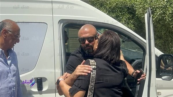 بحضور نجوم الفن والرياضة.. جنازة والد الفنان أحمد صلاح حسنيشيع نجوم الفن والرياضة، اليوم السبت، صلاة الجنازة على الكابتن صلاح حسني، والد الفنان أحمد