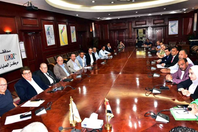 الأقصر تستعد لاستقبال الموسم السياحي الجديد عقد المهندس عبدالمطلب عمارة محافظ الأقصر اليوم الأربعاء، اجتماعا موسعا، بحضور دكتور هشام ابو زيد نائب