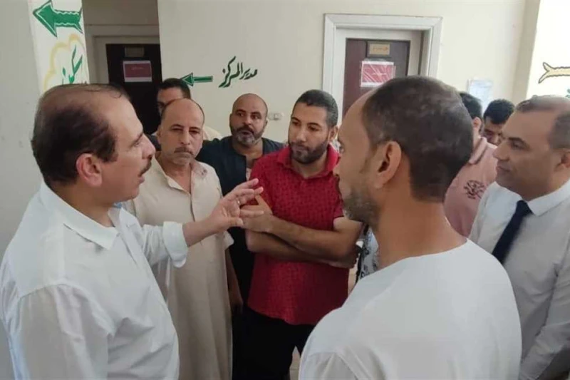 نائب وزير الصحة يتفقد المنشآت الطبية في البحيرة ويوصي بمكافأة المتميزين أجرى الدكتور عمرو قنديل، نائب وزير الصحة والسكان، جولة تفقدية بعدد من المنشآت الصحية في محافظة البحيرة، تنفي