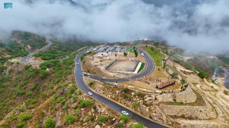 العارضة.. الغيوم والمطر يشكلان لوحة فنية بمتنزه الأمير محمد بن ناصر الحياة شاهد المقال التالي من صحافة السعودية عن العارضة الغيوم والمطر يشكلان لوحة