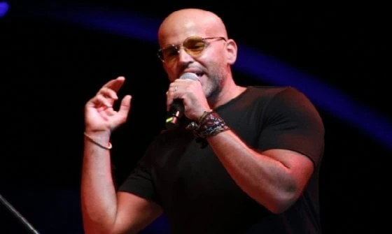 أبو يشعل حفله الغنائي بمكتبة الإسكندرية ضمن فعاليات مهرجان الصيف الدولي في دورته ال 21 الفنان أبوبيشوي إدوارأشعل المطرب الشاب أبو خلال حفله الغنائي