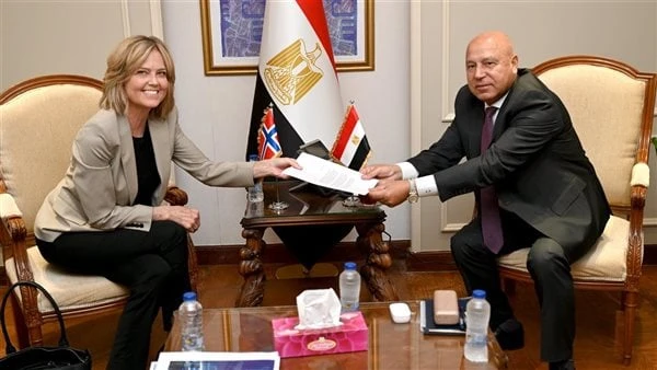 وزير الصناعة يبحث مع سفيرة النرويج تعزيز الاستثمارات بمصر في مجالات الطاقةاستقبل الفريق مهندس كامل الوزير نائب رئيس مجلس الوزراء للتنمية الصناعية