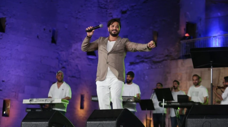 مصطفى حجاج يشعل حفل مهرجان القلعة.. (صور) أحيا الفنان مصطفى حجاج، حفل ليلة الحادية عشر من مهرجان القلعة للموسيقى والغناء في دورته ال32، وسط حضور عدد
