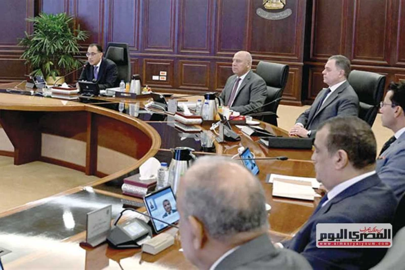 استكمال إعداد الخطط التفصيلية لبرنامج عمل الحكومة ترأس الدكتور مصطفى مدبولى، رئيس مجلس الوزراء، اجتماع الحكومة بمقرها بمدينة العلمين الجديدة، أمس، والذى استهله بالإشارة إلى لقاء ال