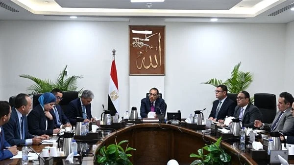 رئيس الوزراء يستعرض فرص الاستثمار المتاحة لزيادة أعداد الغرف الفندقيةعقد الدكتور مصطفى مدبولي، رئيس مجلس الوزراء، مساء اليوم، بمقر الحكومة بمدينة