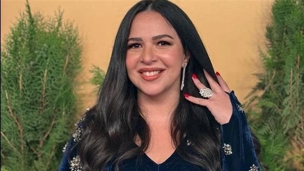 ضمن مسرحية التليفزيون.. إيمي سمير غانم تغني كروانة انتهت النجمة إيمي سمير غانم من تسجيل أغنية كروانة، والتي ستغنيها ضمن أحداث العرض المسرحي