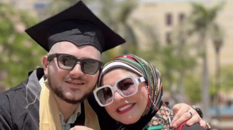 ميار الببلاوي: ابني مبيشربش سجاير وبيضرب دماغه في الحيط كشفت الإعلامية ميار الببلاوي، تعرض ابنها لوعكة صحية خطرة، مشيره أنه اصيب بانسداد في القناه اللعابية ونقص المناعة.وأشارت ميار