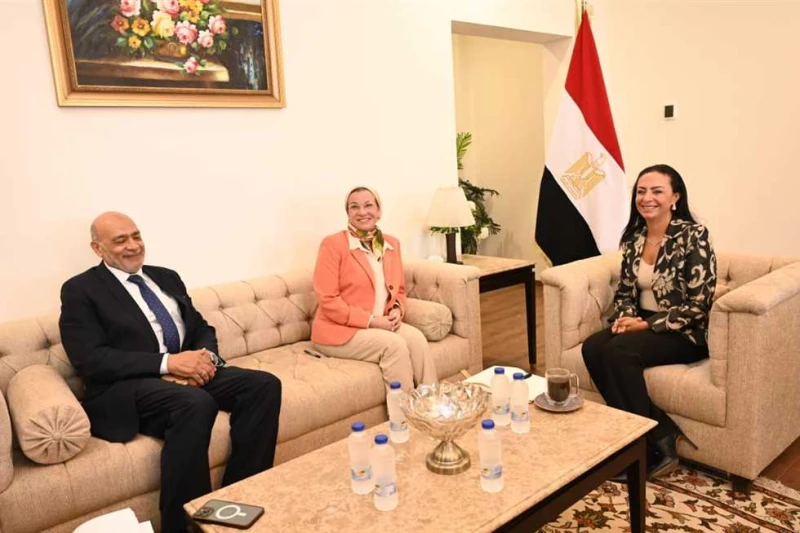 تعاون بين التضامن والبيئة لدعم التحول للاقتصاد الأخضر استقبلت الدكتورة مايا مرسي، وزيرة التضامن، الدكتورة ياسمين فؤاد، وزيرة البيئة، بمقر وزارة