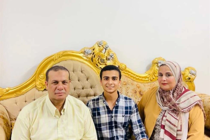 أوائل الثانوية العامة بعد التعديل: عبدالله أصبح العاشر مكرر بعد إضافة درجتي الفيزياء عمت الفرحة مساء اليوم الاثنين، بين أسرتي طالبي الثانوية العامة ب