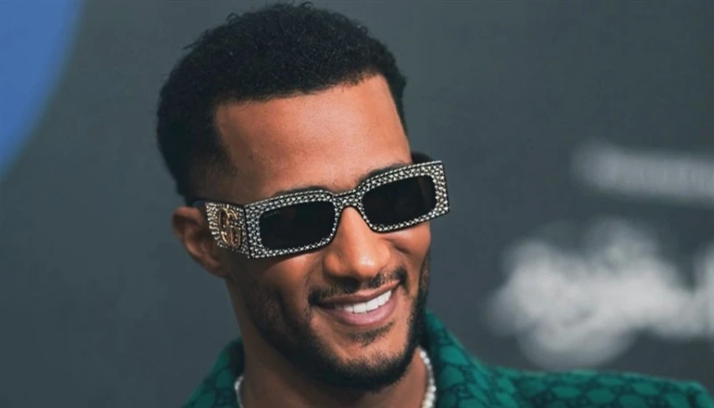 ناقد يتهم محاميا بالبحث عن الترند على حساب محمد رمضان افاق عربية - دافع الناقد الفني طارق الشناوي عن محمد رمضان، بعد أزمته بسبب أغنية مش فاضي والتي وضعته في مرمى الانتقادات بسبب كل