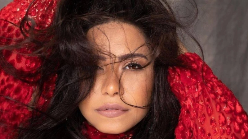 بعد طرح شيرين بتمنى أنساك.. الجمهور: اوعي ترجعي له أطلقت الفنانة شيرين عبد الوهاب، صباح اليوم، أغنيتين بعنوان بتمنى أنساك، واللي يقابل حبيبي، عبر قناتها الجديدة على موقع يوتيوب.وتع