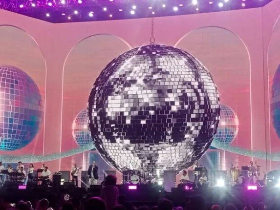 هشام عباس ل جمهور العلمين: كنت قلقان انكم متجوش هشام عباس من حفل كاسيت 90مروة الدقيشيأعرب المطرب هشام عباس خلال حفله بالعلمين تحت شعار كاسيت 90 عن