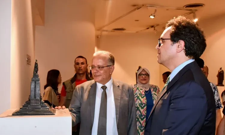 وزير الثقافة يتفقد متحف محمود مختار ويوجه بعمل مستنسخات لأهم أعماله وتسويقها تعرف على التالي وزير الثقافة يتفقد متحف محمود مختار ويوجه بعمل مستنسخات