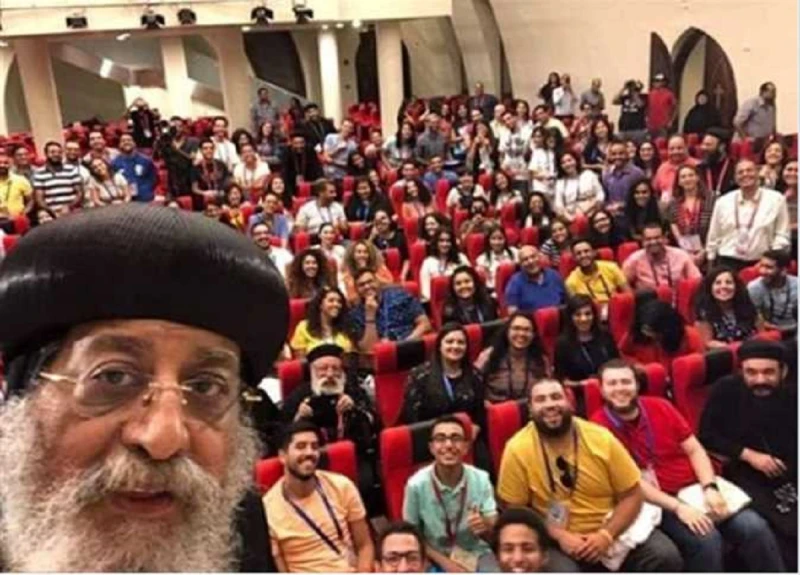 سيلفى البابا بالصور كيف وصل حب قداسة البابا تواضروس إلى قلوب شعبه و كل محبيهالبابا تواضروس , مع إقتراب الذكرى الحادية عشرة لتولي قداسته السدة البطريركية في الكنيسة القبطية الأرثوذك