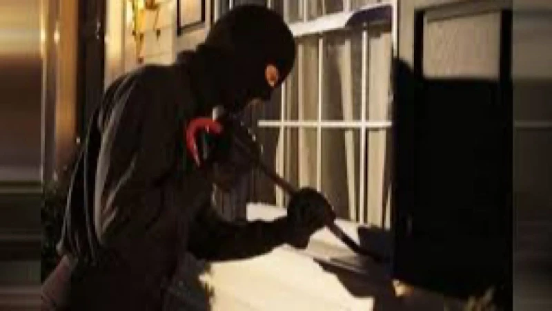 مصرع لص مصري بعد سقوطه من الطابق ال 12 أثناء محاولته سرقة منزل اخر خبر شاهد المقال التالي من صحافة السعودية عن مصرع لص مصري بعد سقوطه من الطابق ال 12