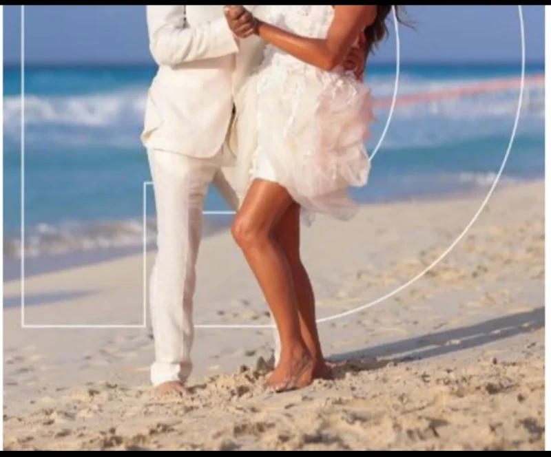 العروس والعريس حافيين في ليلة الزفافاحتفلت الممثلة المصرية بشرى، الأربعاء، بزفافها على رجل الأعمال المصري خالد محمود حميدة.وجاء حفل زفاف بشرى وخالد