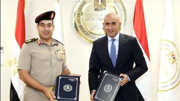 بروتوكول تعاون بين الدفاع الشعبي والعسكري والتعليم لتطوير 100 مدرسة فنيةوقعت قيادة قوات الدفاع الشعبي والعسكري بروتوكول تعاون مع وزارة التربية