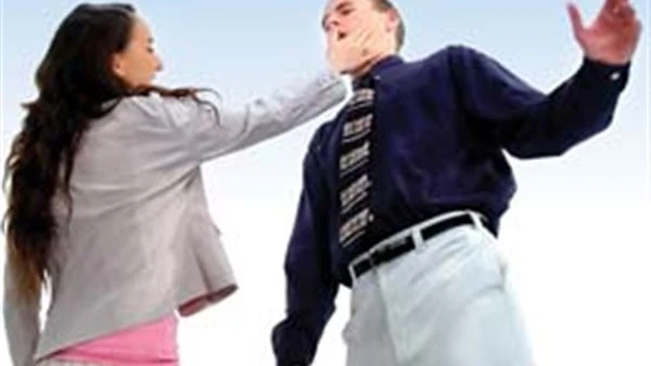 عنف أسري أم تدليل.. لماذا يضرب الأبناء الآباء فى الكبر؟هناك عدة أسباب لظاهرة الأبناء الذين يضربون آباءهم في مرحلة الكبر، وفقا لما أوضحه الخبراء النفسيون والاجتماعيون.فى إطار هذا أو