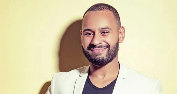 محمد الريفي: أطيع أمي في كل شيء وما زالت أخجل منها.. فيديو الفنان المغربي محمد الريفيقال المطرب المغربي محمد الريفي، إن أسرته وأصدقاؤه شجعوه وأيدوه على الطرب والفن، لافتا إلى أنه ش