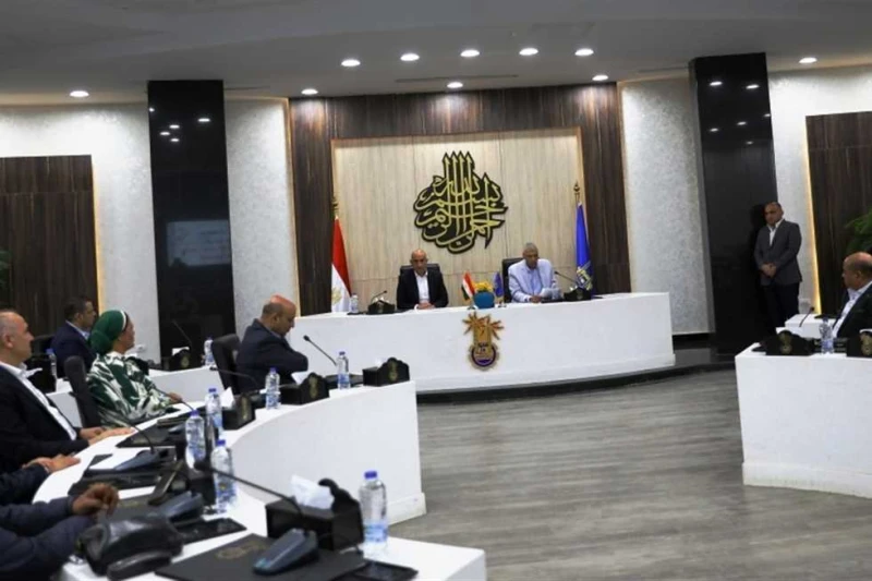 وزير التربية والتعليم: قرار إعادة هيكلة المرحلة الثانوية هدفه تدريس المناهج الأساسية بشكل جيد عقد محمد عبداللطيف وزير التربية والتعليم والتعليم