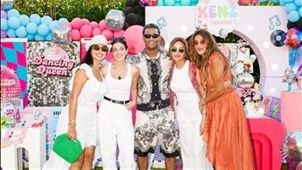 سعر صادم لبدلة محمد رمضان في عيد ميلاد ابنته كنزاحتفل الفنان محمد رمضان بعيد الميلاد ابنته كنز السابع، وقد شارك متابعيه مجموعة من الصور عبر حسابه