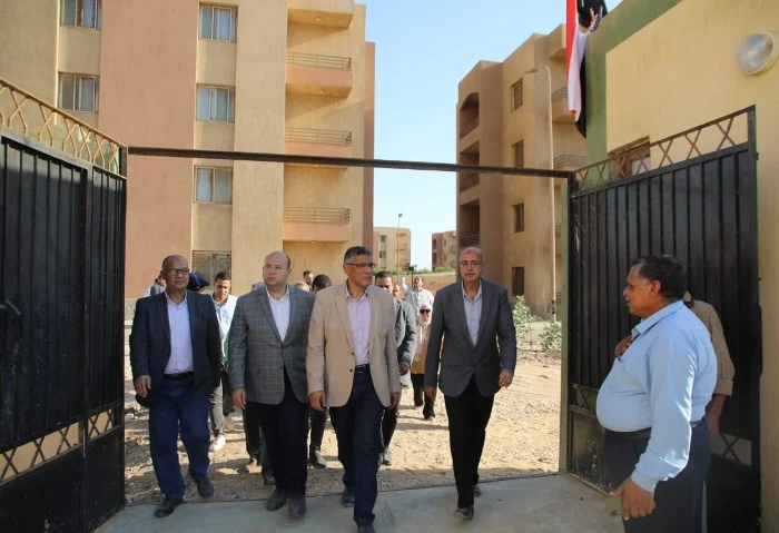 قبل عرض مقترحات وزارة التعليم غدا، خطة الجيزة لمواجهة الكثافة الطلابية تتضمن خطة وزارة التربية والتعليم والتعليم الفني الجديدة، طرح عدد من الأنماط