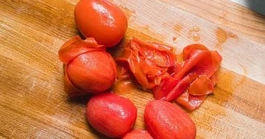 4 أفكار لاستخدام بواقي المطبخ للعناية بالبشرة.. منها الطماطم واللبن المرأة والمنوعات المرأة والمنوعات، 4 أفكار لاستخدام بواقي المطبخ للعناية بالبشرة