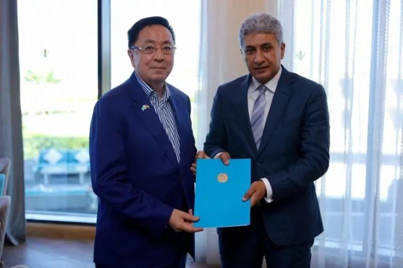 وزير السياحة يلتقي سفير دولة كازاخستان بالقاهرةالتقى وزير السياحة والآثار، شريف فتحي، بسفير جمهورية كازاخستان في القاهرة، حيث قدم له خطاب تهنئة رسمي