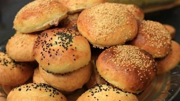 زي المخابز .. طريقة عمل القرص بالزبادي تعد القرص بالزبادى من أشهى الأطعمة التى يمكن تناولها في العشاء والإفطار.نعرض لكم طريقة عمل القرص بالزبادى من