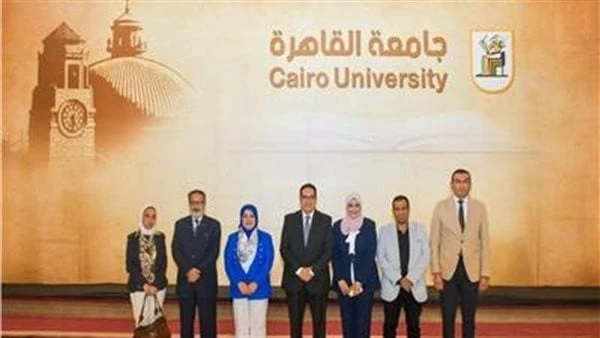 لجنة اختيار أفضل جامعة صديقة للبيئة تناقش جهود جامعة القاهرة لترشيد الطاقةأكد رئيس جامعة القاهرة الدكتور محمد سامي عبد الصادق، على الدور الرائد الذي