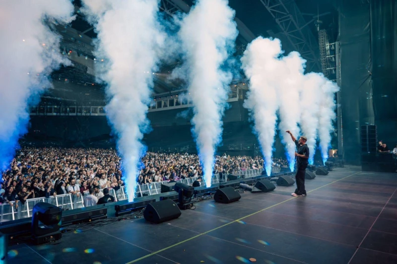 الثقافة والفن: شاهد.. حماقي يشعل أجواء الرياض في حفل استثنائي الثقافة والفن، شاهد حماقي يشعل أجواء الرياض في حفل استثنائي،في ليلة امتزجت فيها الألحان