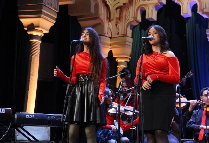 فرقة المواهب تتألق ب المال والبنون فى ختام مهرجان القلعة تفاعل عدد كبير حضور مهرجان القلعة للموسيقي و الغناء في دورته ال32، اليوم، مع فرقة الأوركسترا مركز تنمية المواهب، بمجرد صعود