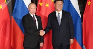 قالت ثلاثة مصادر في مجال التجارة والمدفوعات لوكالة آرويترزآ للأنباء، إن روسيا والصين قد تبدآن استخدام أنظمة المقايضة التجارية، بينما يتوقع مصدران إبرام صفقات تتعلق بالزراعة في الخر