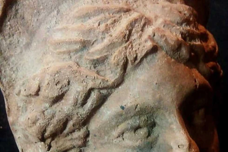 لجنة وزارية لمعاينة قصر إسلام باشا ببني سويف لنقل 3 آلاف قطعة أثرية إليه أكد الدكتور محمد هانى غنيم محافظ بنى سويف، أن لجنة وزارية تتواجد اليوم