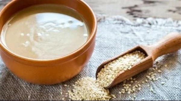 بكوب سمسم.. طريقة عمل الطحينة بأقل التكاليفتعد الطحينة من اساسيات المنزل التي تحتاجها ربة المنزل في العديد من الوصفات حيث ان الطحينة تعطي مذاق مميز للكثير من الأطعمة ولذلك يمكنك ان