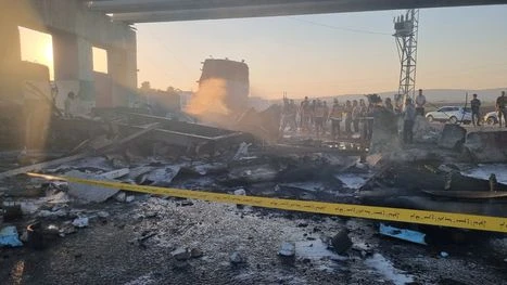 عززت قوات الأمن في المدينة الواقعة تحت سيطرة المعارضة السورية، الإجراءات الأمنية في المنطقة المحيطة بموقع التفجير، كما تم نقل المصابين إلى مستشفى عزيز بالمنطقة لتلقي الرعاية الطبية