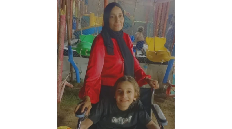 ارموه في ملجأ.. أب يهجر أسرته بعد ضمور عضلات ابنه ب صوته الهادئ، وملامحه التي يبدو عليها الصلاح والتقوى، حاز مصطفى احترام هبة، وتقديرها، حتى قبلت به زوجا. كان هذا قبل 17 عاما، اكتش