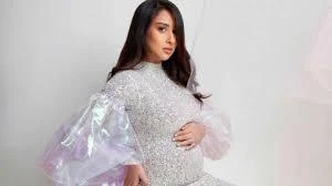 فرح الهادي تكشف جنس الجنين: حامل بولد تعرف على التالي فرح الهادي تكشف جنس الجنين: حامل بولد، وكالات السوسنةقررت الفنانة الكويتية فرح الهادي، أن تحسم