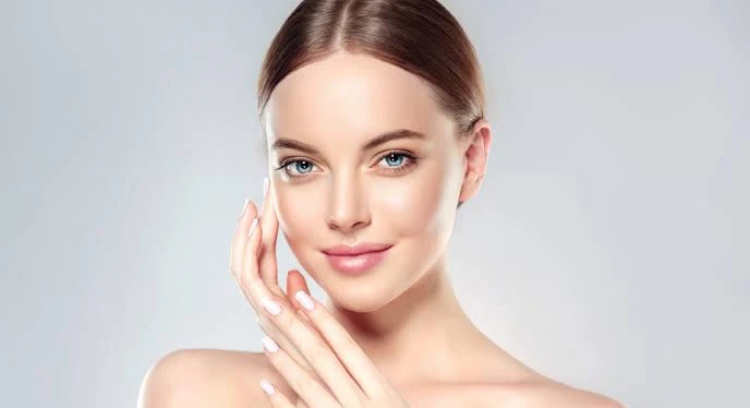 تفتيح لون البشرة.. إليك 7 ماسكات طبيعية لتفتيح وتوحيد لون البشرةتعتبر البشرة النقية والموحدة اللون من أبرز علامات جمال البشرة، ولكن التعرض المستمر للشمس يمكن أن يتسبب في إسمرار الب