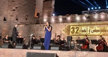 فن: إيمان عبد الغنى تغنى أما براوة لنجاة بحفل مهرجان القلعة فن، إيمان عبد الغنى تغنى أما براوة لنجاة بحفل مهرجان القلعة،غنت المطربة إيمان عبد الغنى