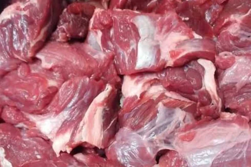 بسعر 285 جنيه.. طرح لحوم سودانية بمنافذ المجمعات الاستهلاكية أعلنت وزارة التموين والتجارة الداخلية، عن طرح اللحوم الطازجة السودانية بمنافذ المجمعات