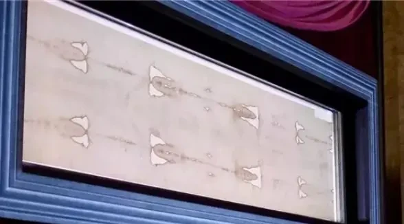 شاهد بالصور الذكاء الإصطناعي يعيد إنشاء صورة للسيد المسيحالذكاء الإصطناعي , أعاد الباحثون تحليل كفن تورينو باستخدام تقنية الأشعة السينية ، مما أدى إلى تأكيد جديد يفيد بأن هذا الكفن