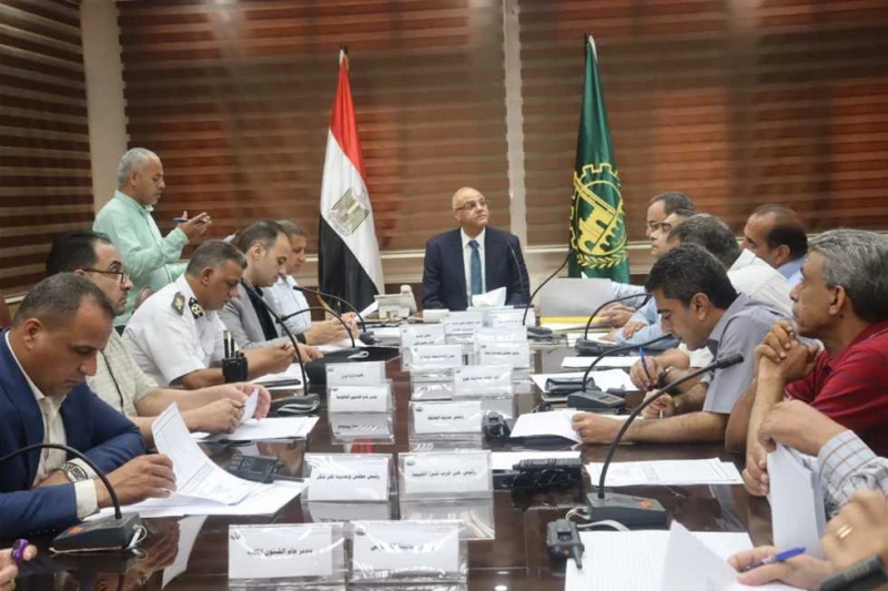 محافظ القليوبية: لدينا 549 مكان انتظار ترأس المهندس أيمن عطية محافظ القليوبية، اجتماع اللجنة العليا لانتظار المركبات، وذلك لمتابعة أعمال اللجنة