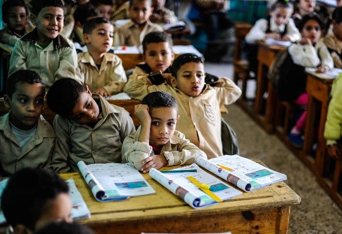 تفاصيل تطبيق فكرة الفصل المتحرك لموجهة إشكالية الكثافة الطلابية أكد محمد عبد اللطيف وزير التربية والتعليم، أنه سيتم طرح عدد من الأنماط لمواجهة ارتفاع