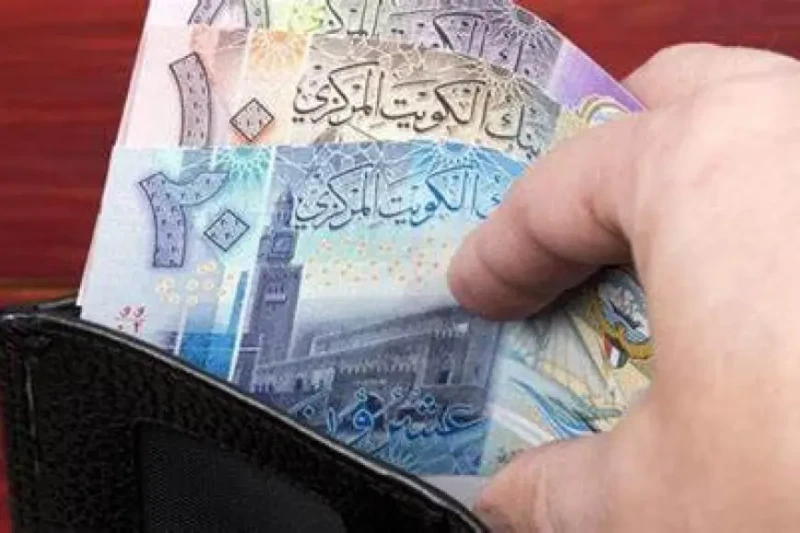 شوف بنفسك.. سعر الدينار الكويتي في السوق السوداء والبنوك المصرية النهاردة 13 أغسطس 2024 يشهد الدينار الكويتي اهتماما متزايدا من قبل المواطنين في مصر،