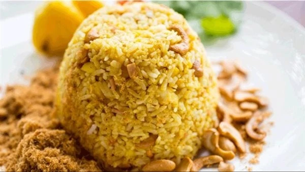 طريقة عمل الأرز بمكعبات اللحم ترغب الكثير من النساء في تعلم طريقة عمل طاجن الأرز بمكعبات اللحم حيث أنه من الاكلات الشهية والاقتصادية. نعرض لكم طريقة عمل الأرز بمكعبات اللحم من خلال