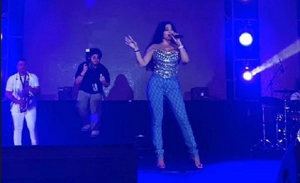 البلد كلها بترقص.. لقطات من حفل هيفاء وهبي في كفر الشيخأحيت الفنانة هيفاء وهبي، حفلا غنائيا ضخما، أمس الجمعة، في مارينا دلتا بكفر الشيخ، الذي تعد