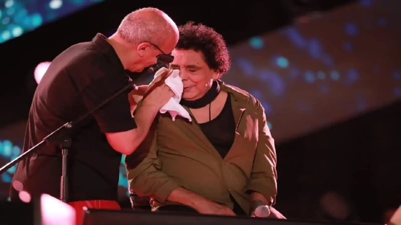 لمحبي محمد منير تفاصيل مؤسفة عن آخر تطورات الحالة الصحية للكينحمحمد منير , قدمت قناة العربية تقريرا مفصلا عن الأزمة الصحية التي يواجهها الفنان الكبير المعروف بالكنج.وفقا لمصادر مقر