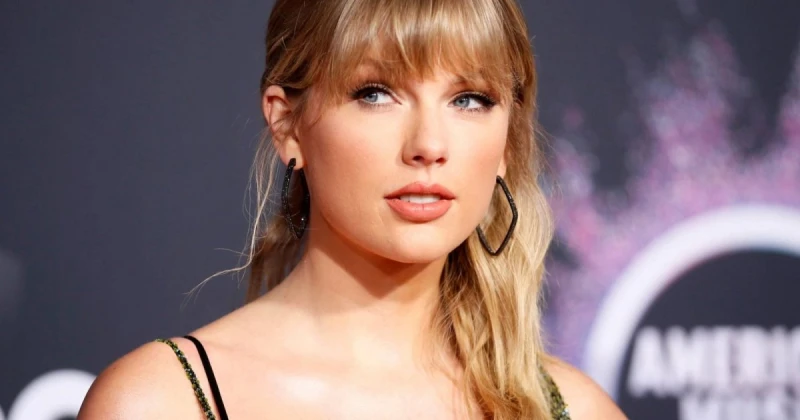 موزع موسيقي مصري شهير يعلن عن تعاونه مع تايلور سويفت تعرف على التالي موزع موسيقي مصري شهير يعلن عن تعاونه مع تايلور سويفت، كشف الموزع الموسيقي المصري